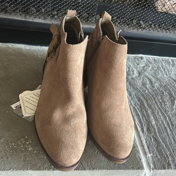 Bootie: Sonoma Size 7 Medium, Upper Leather, Taupe NEW WITH TAGS - Picture 3 of 5